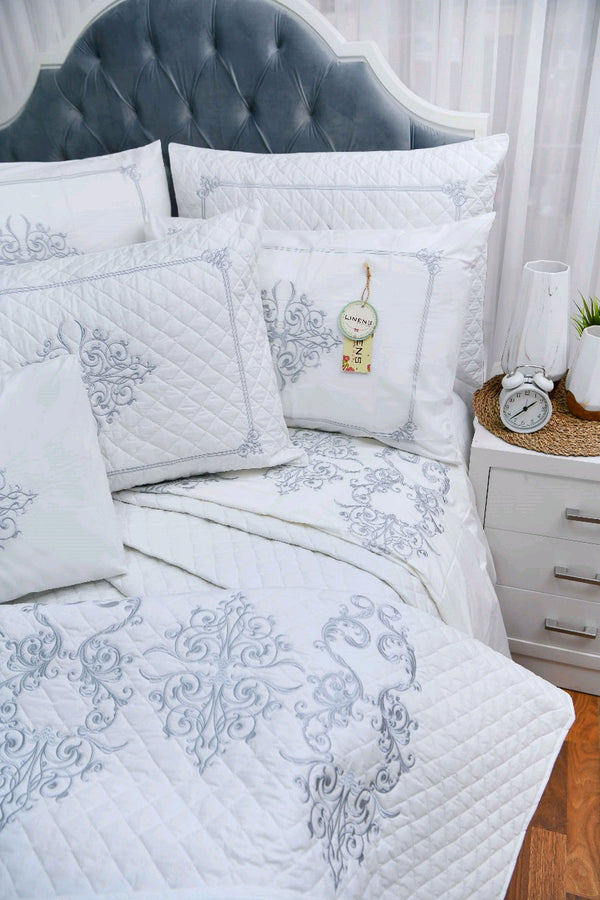Fleurde Luna Capitonné Coverlet