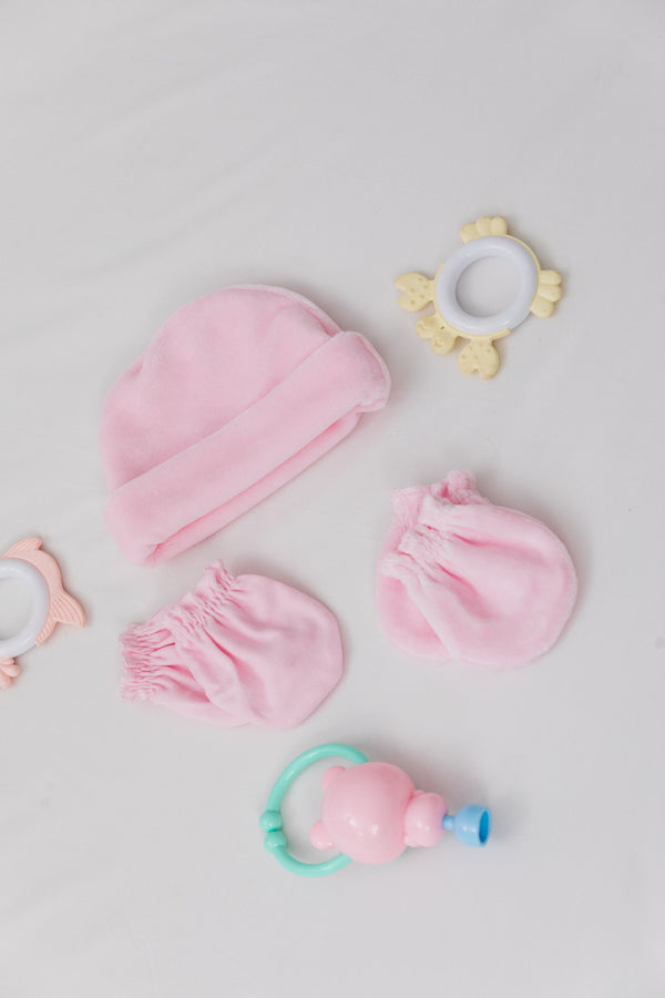 Baby Hat & 4 Pairs of Mittens Set