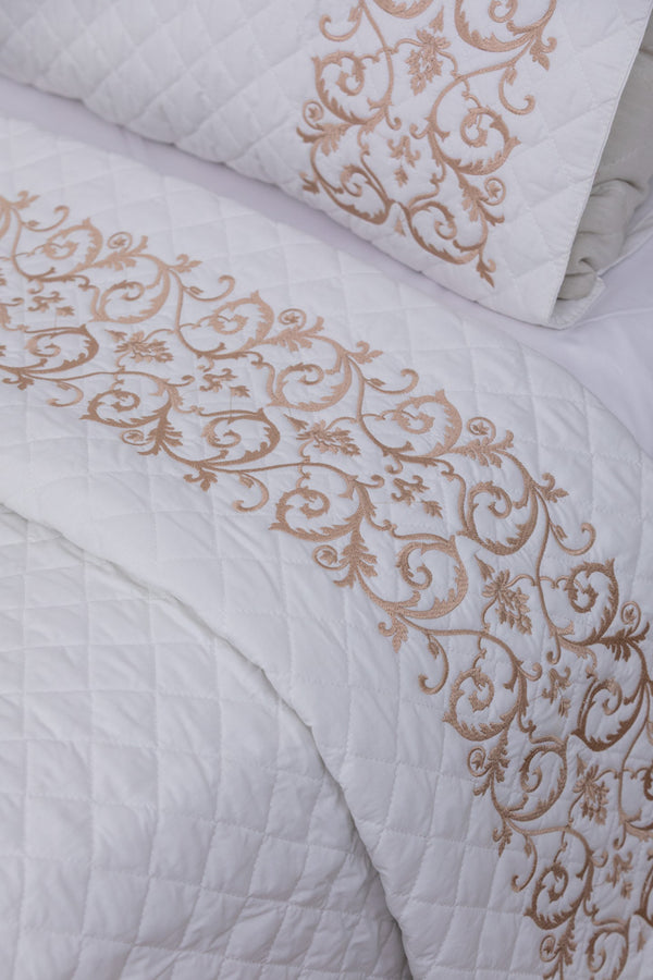 Regal Threads Capitonné Coverlet